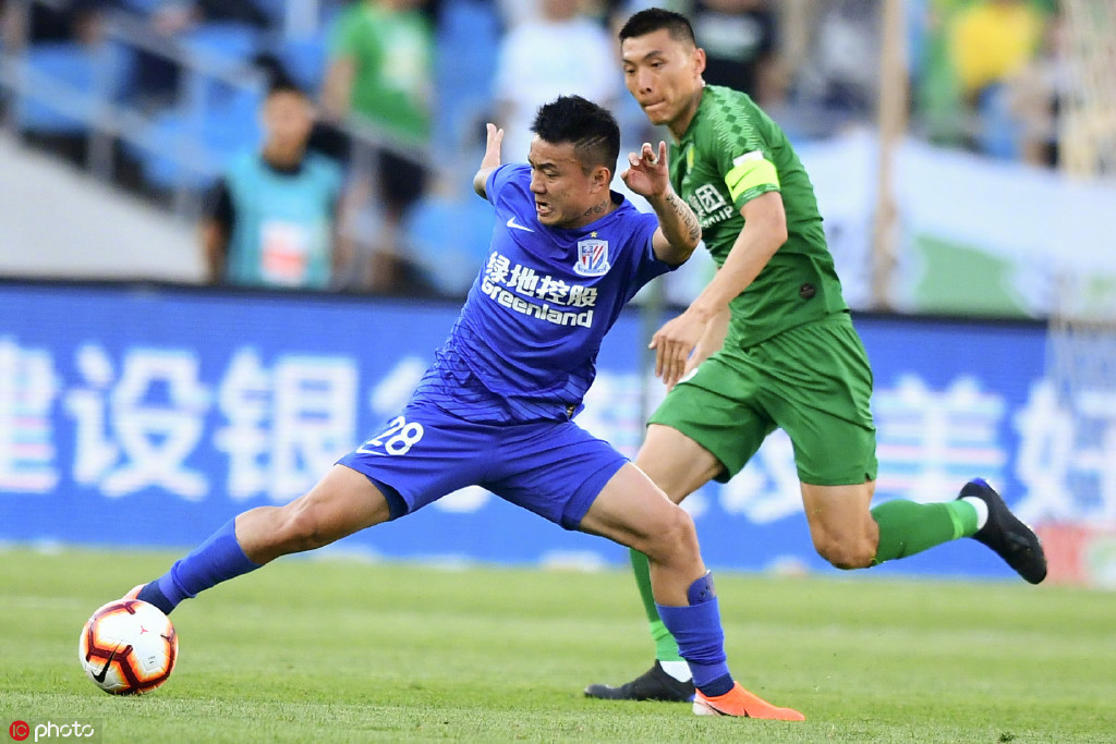 主教练致辞鼓励球员，激发斗志