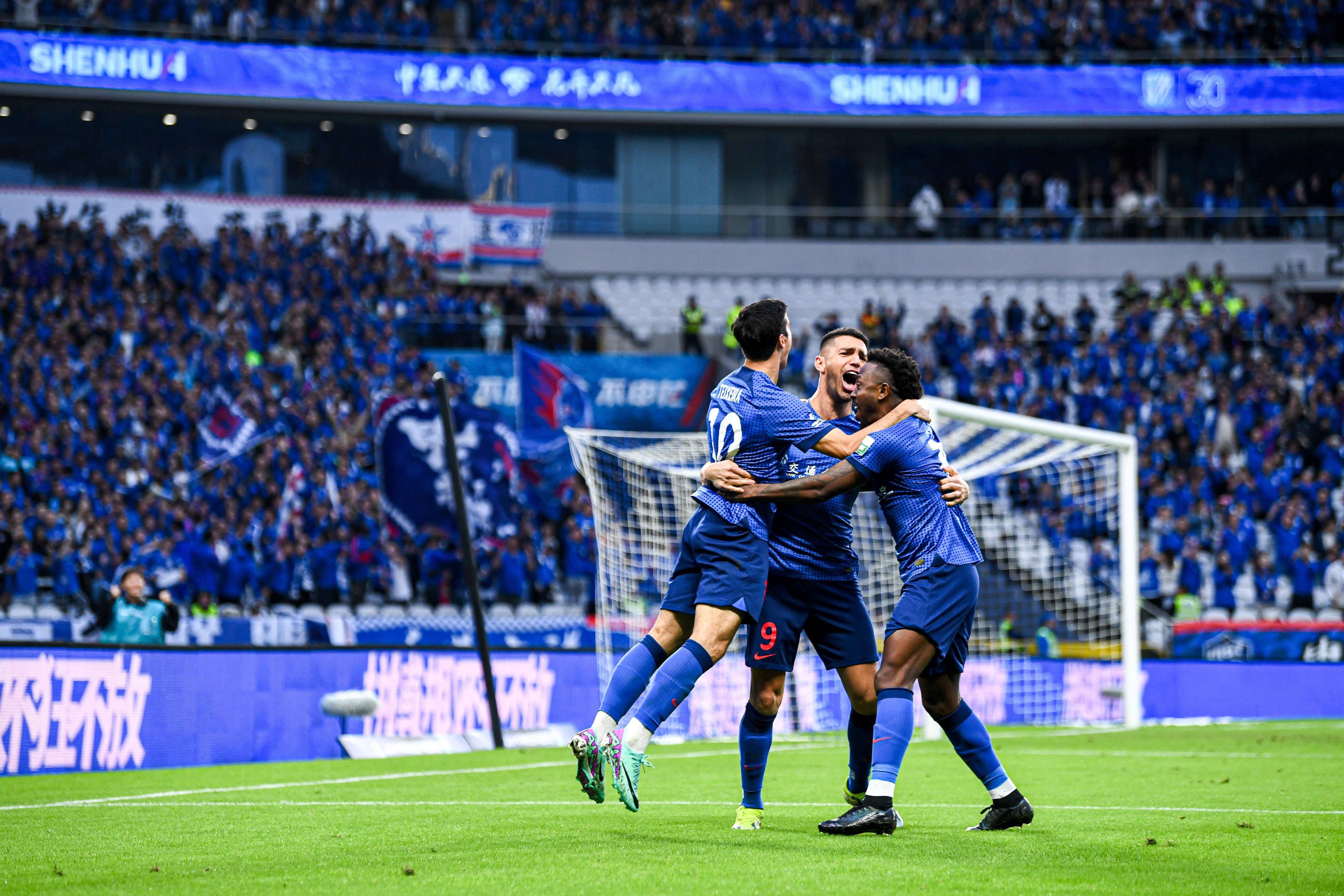 关键比赛即将上演，双方对决激烈紧张