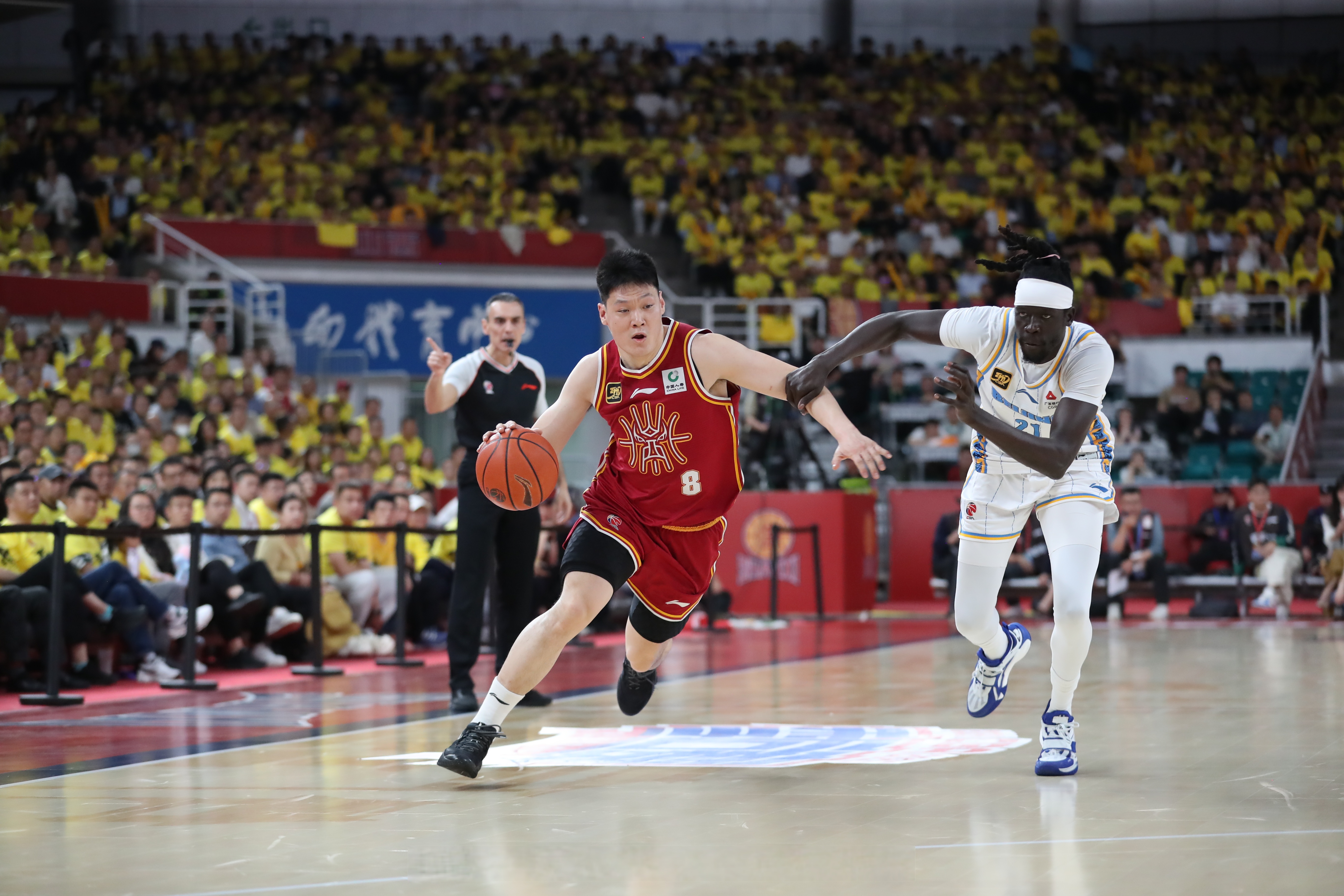 山西狂风队胜出比赛，迎来胜利