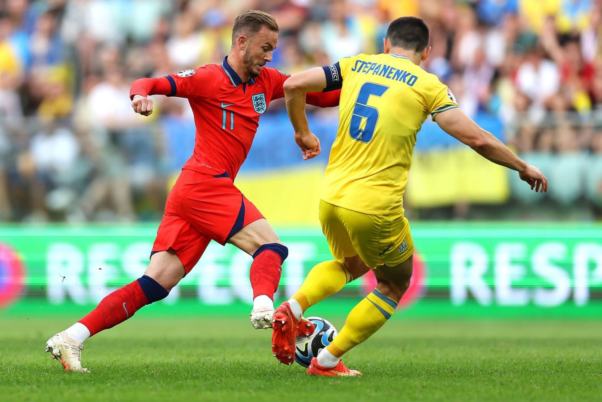 包含英格兰主场挑战乌克兰，争夺欧锦赛四强的词条