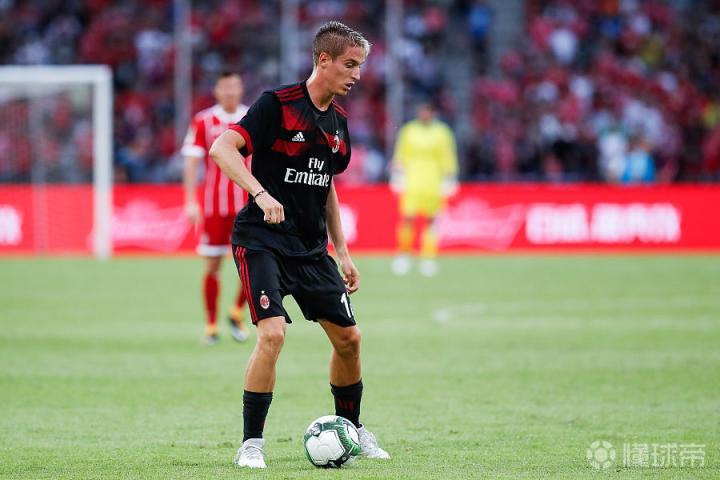 爱游戏官网入口-包含AC米兰客场挫败切沃，保持领先优势的词条