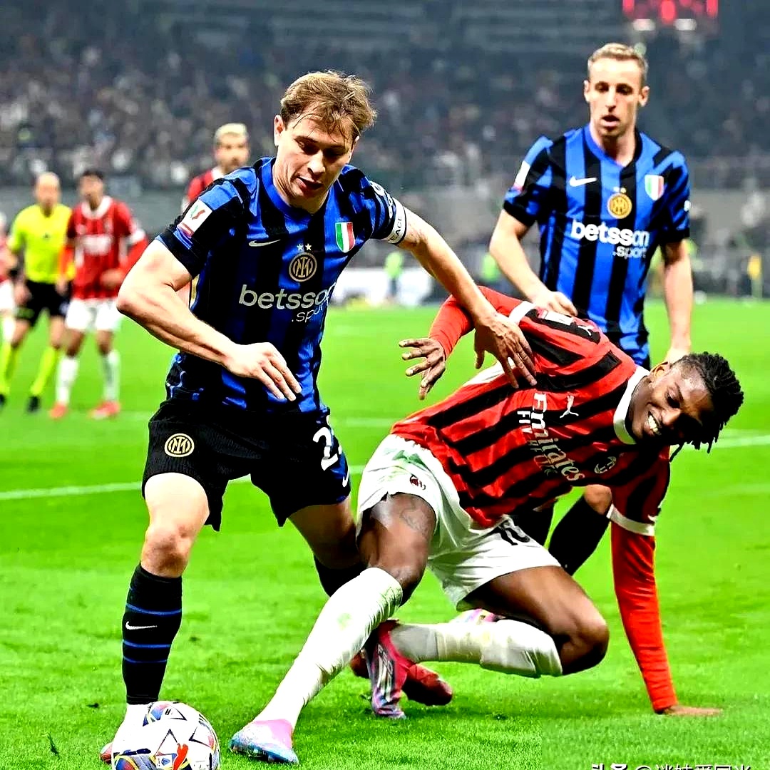 包含AC米兰客场挫败切沃，保持领先优势的词条