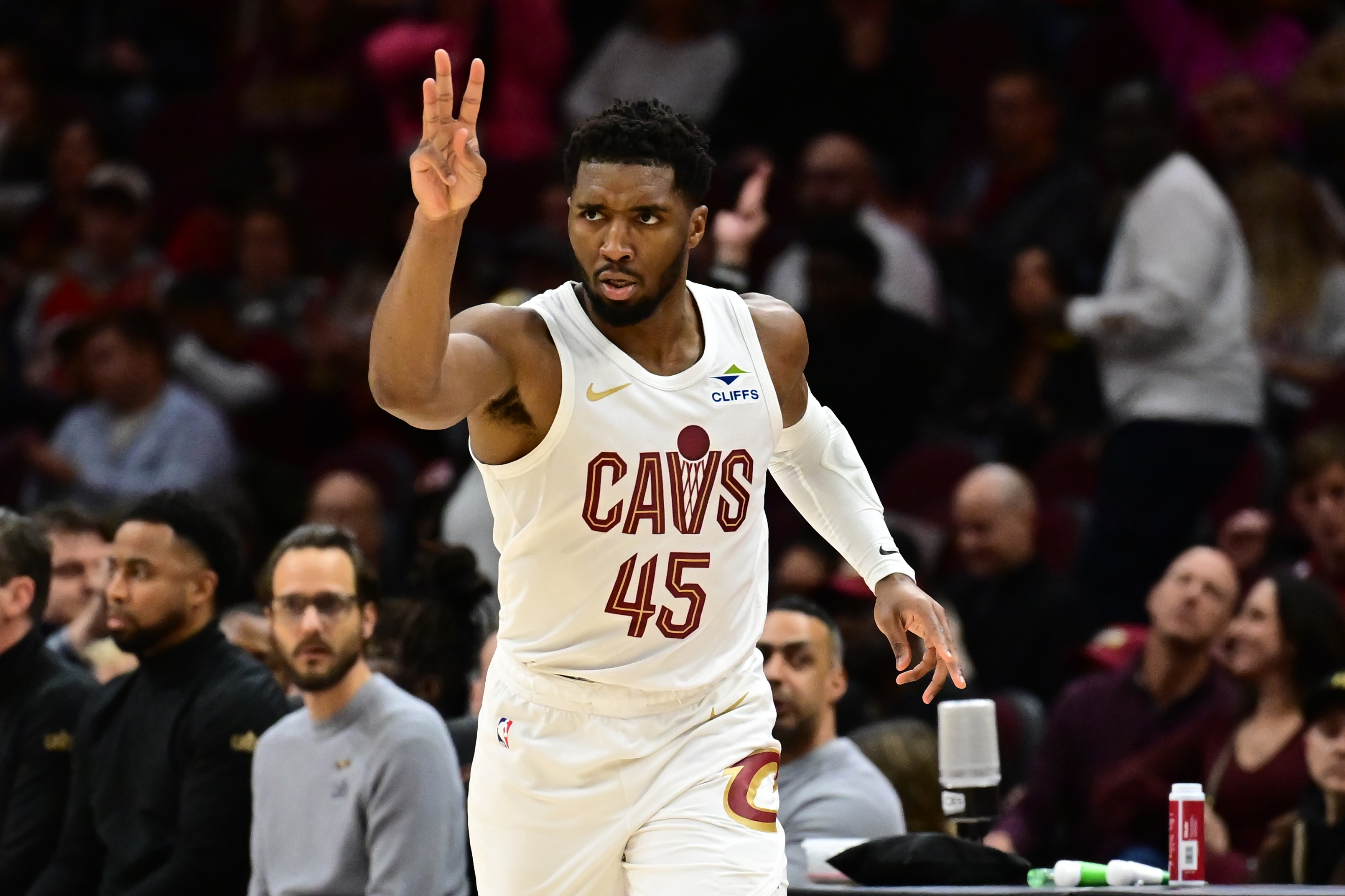 关于爵士逆转热火，米切尔关键时刻发威的信息