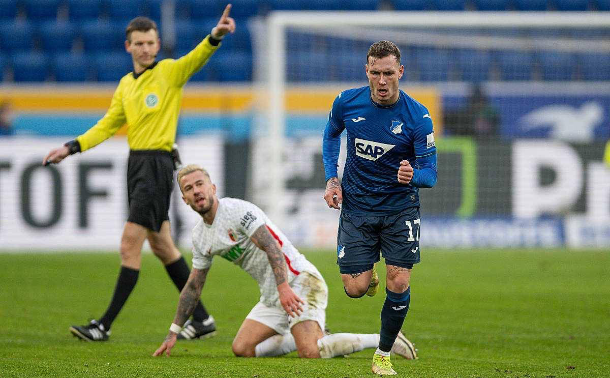 爱游戏官方登录入口-弗赖堡防守稳固，成功击败对手取得胜利