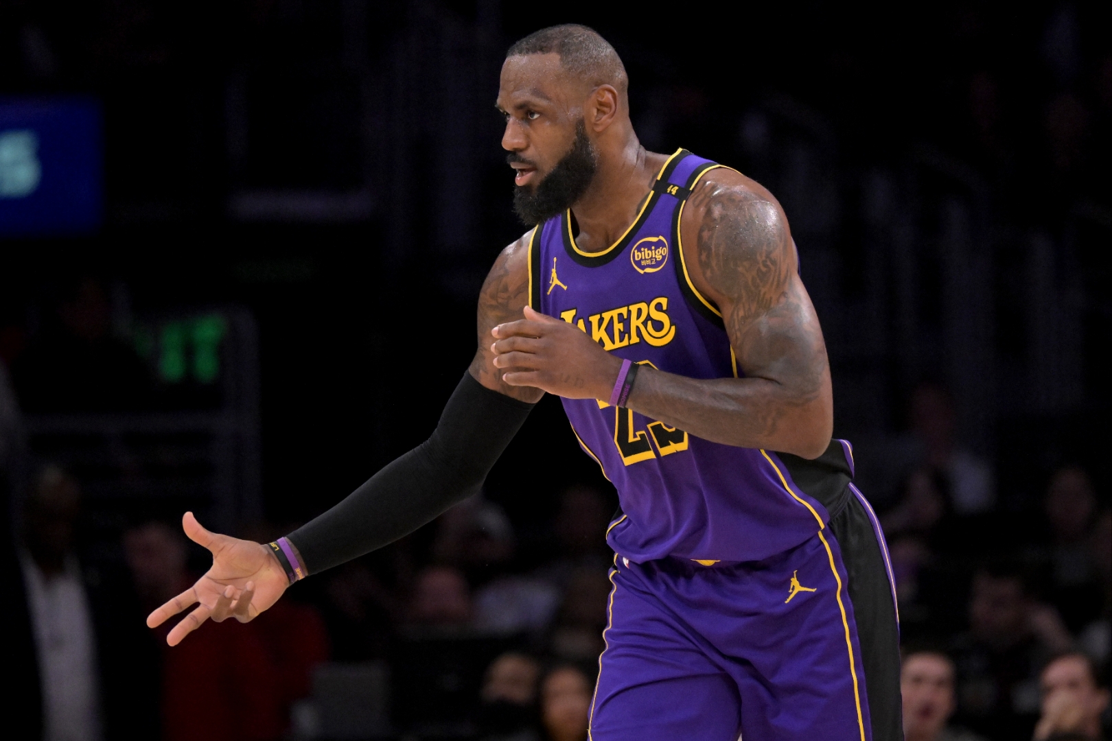 快船主场大胜火箭,莱昂纳德高光表现 快船主场大胜火箭,莱昂纳德高光表现