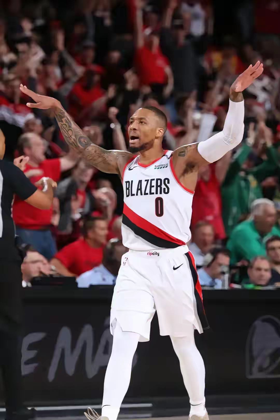 爱游戏官网-开拓者逆转热火，利拉德爆发砍下27分