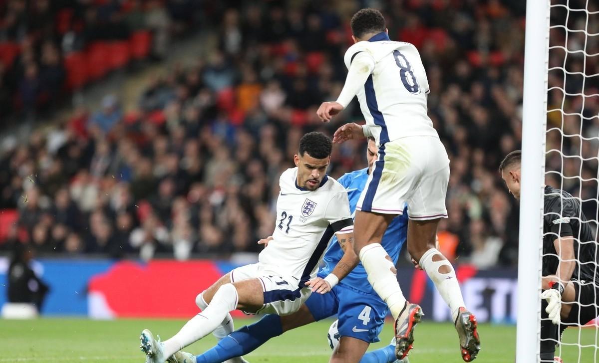 英格兰小组赛首败,出线情况堪忧的简单介绍 英格兰小组赛首败,出线情况堪忧的简单介绍