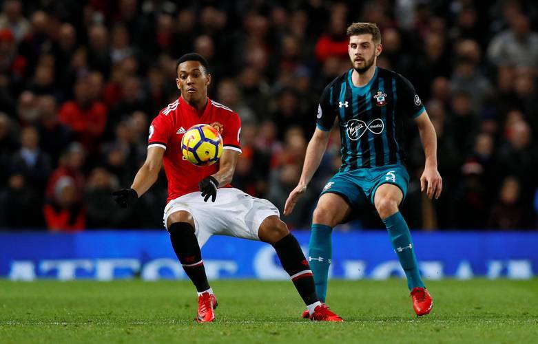 包含布莱克本客场告捷，实现保级奇迹的词条