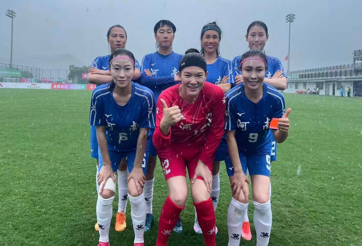 河南队在比赛中展现出团队合作的默契