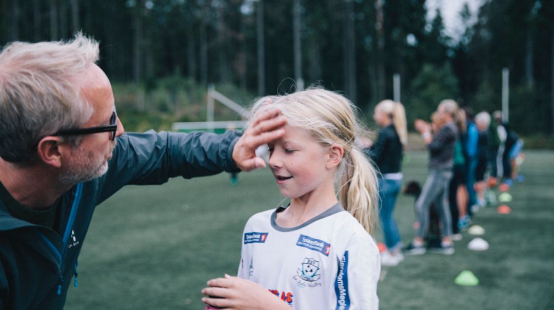 爱游戏官网-挪威球员身体不适后顾之忧频频询问的简单介绍