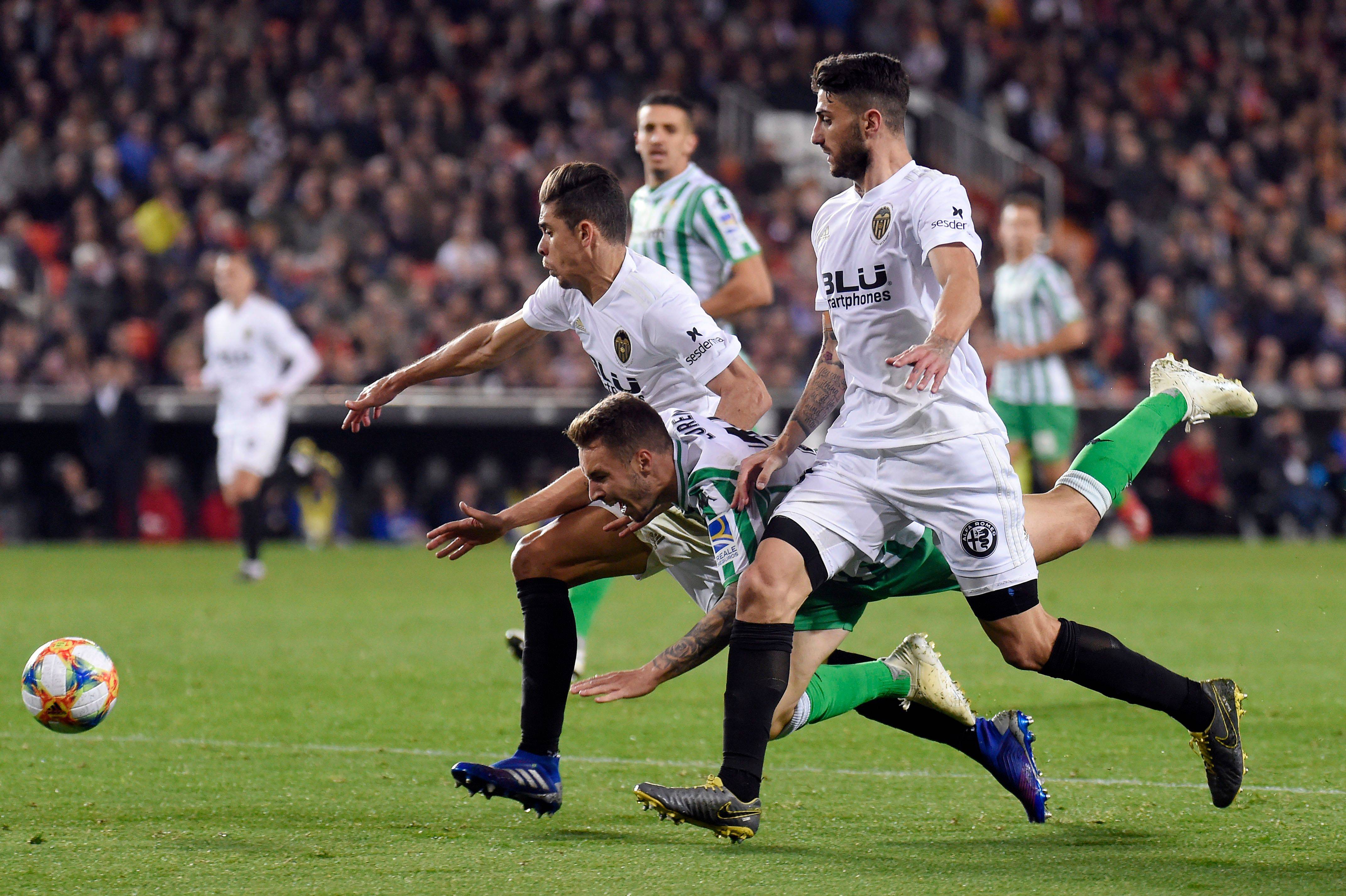 格拉纳达客场不敌对手,遭遇连败 格拉纳达客场不敌对手,遭遇连败